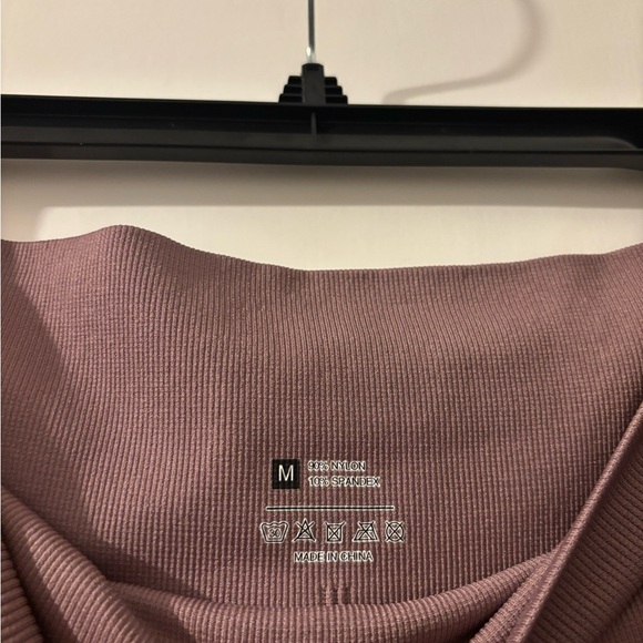 Activewear Set - Top and Leggings - Picture 5 of 6